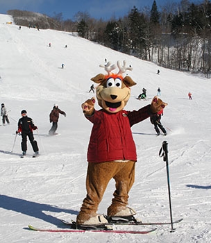  Mascot Toufou hits the slopes.