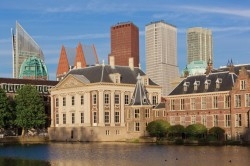 Dutch parliament buildings and Mauritshuis along the Hofvijver. PHOTO: JURJEN DRENTH