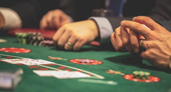 Building Wealth: The Role of Financial Literacy and Online Casino Gaming
