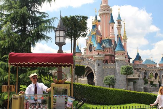 6 Tasty Treats You Must Try When at Disneyland