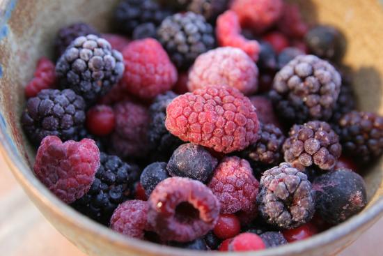 Reasons for Eating Frozen Fruits Instead of Fresh Fruits 