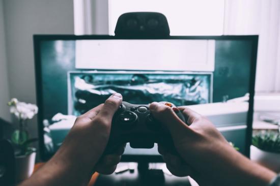 Benefits of playing video games for seniors