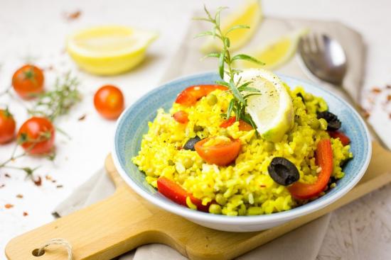 Easy and healthy Mediterranean yellow rice